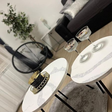 Apartman Gold Maris Lägenhet Karlovac Exteriör bild