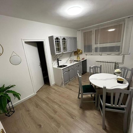 Apartman Gold Maris Lägenhet Karlovac Exteriör bild