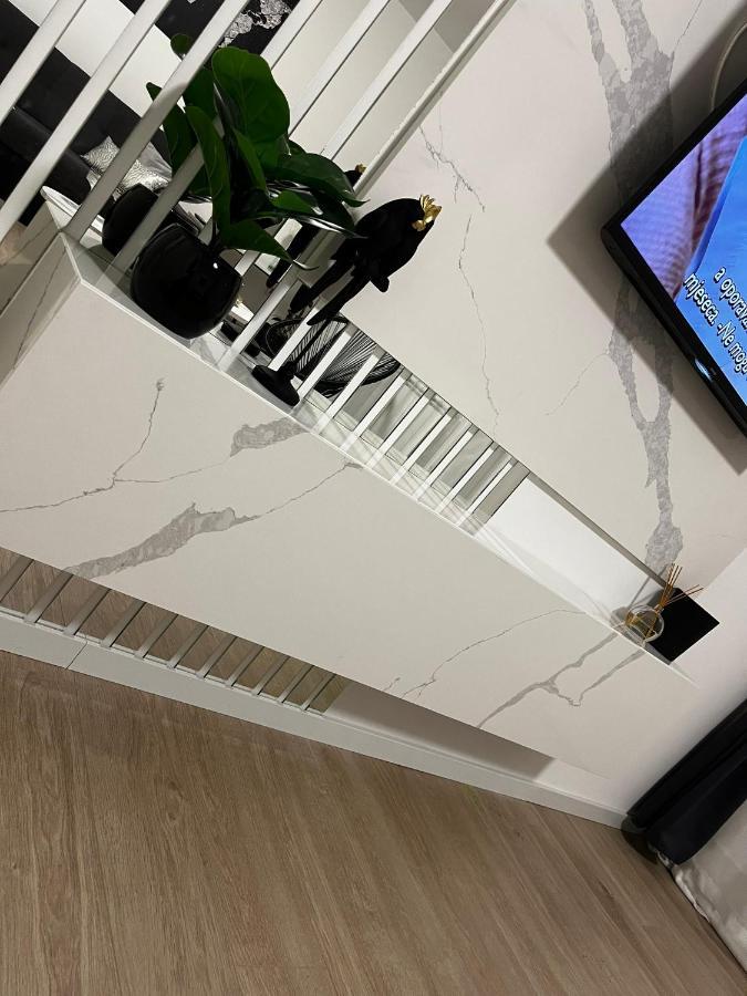 Apartman Gold Maris Lägenhet Karlovac Exteriör bild